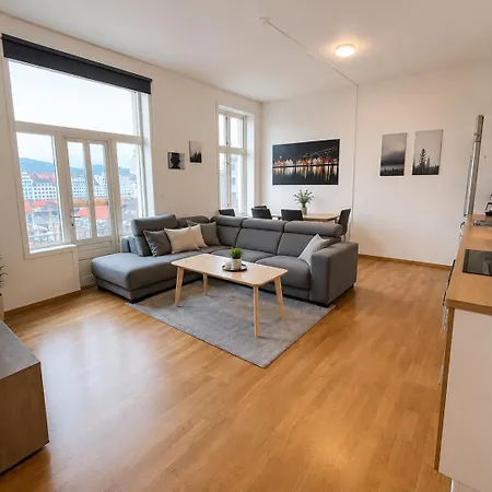 V4 - Modern I Center Bergen